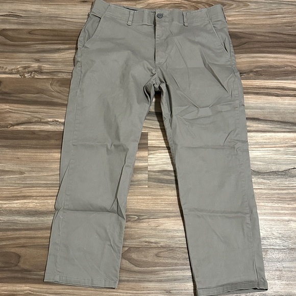 Lee Pants Mens 38x30 Gray Extreme Comfort MVP Straight Fit Stretch Chino - Picture 1 of 7